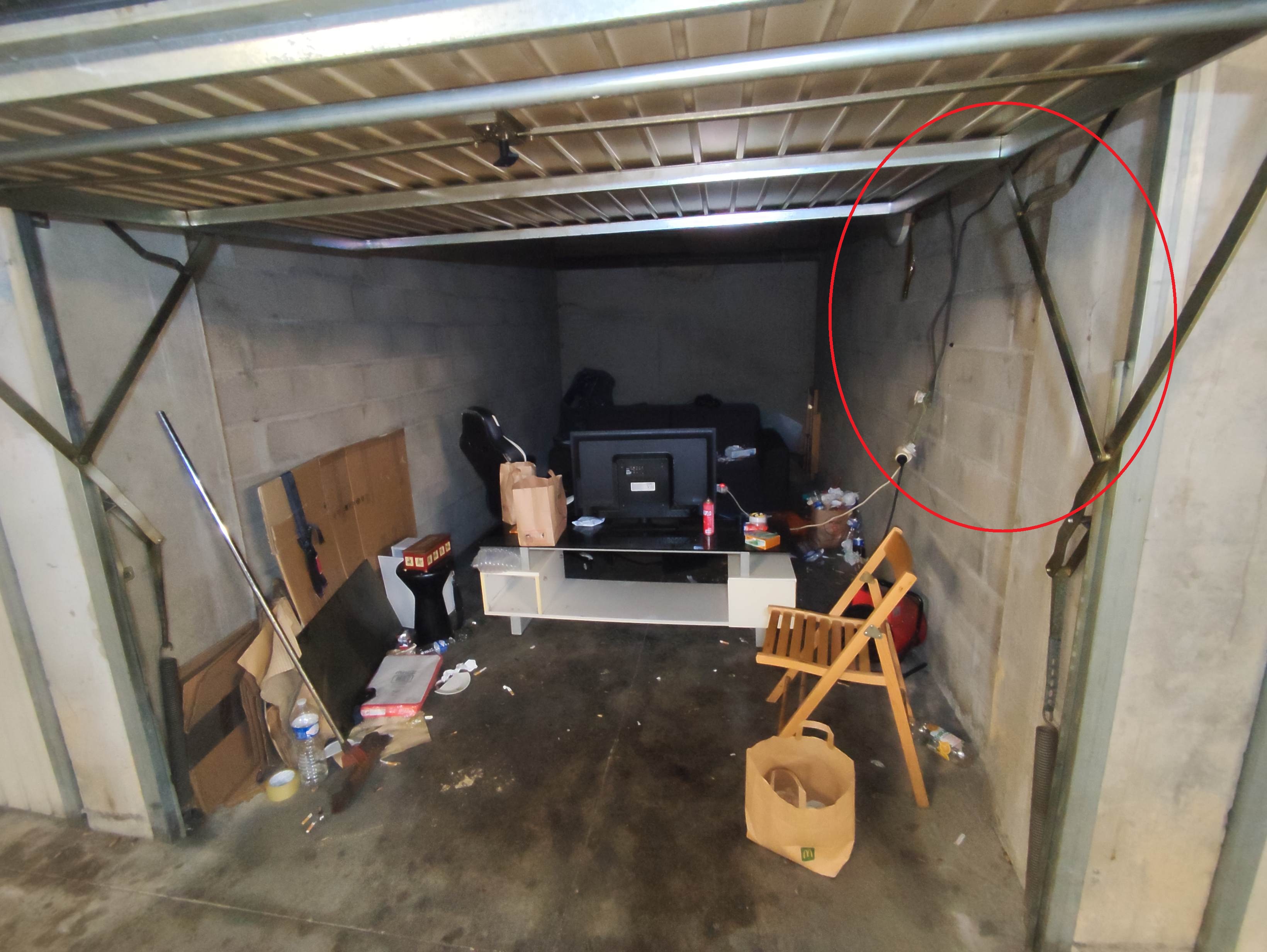 Électricité tirée sur les communs